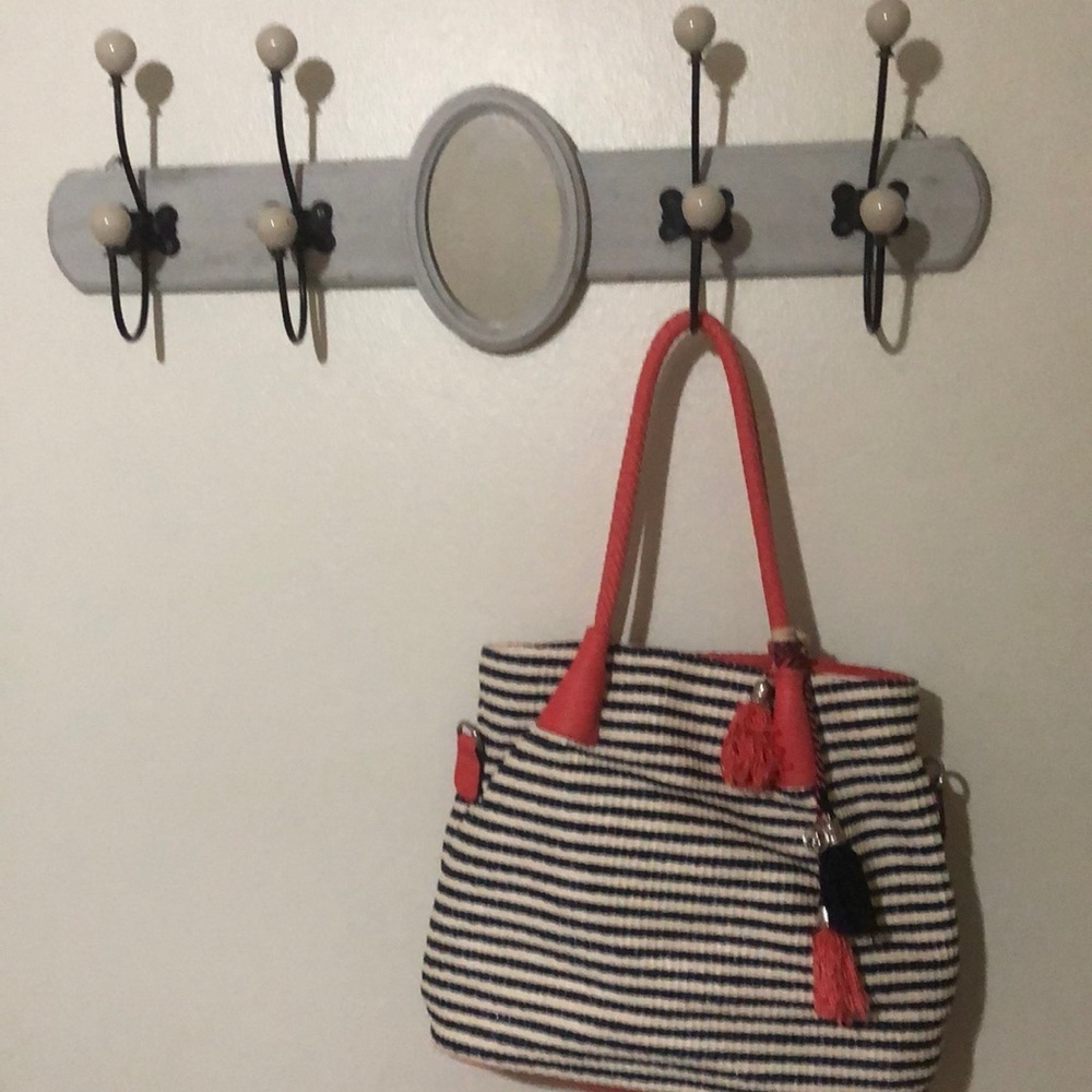 Beautiful Jessica Simpson bag bold colors. Gently used 💕